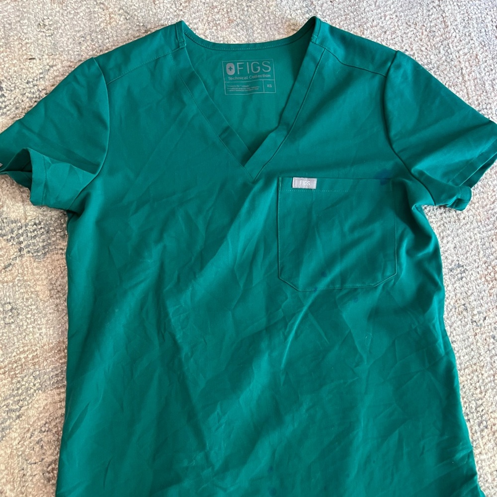 Figs XS scrub top hunter green.